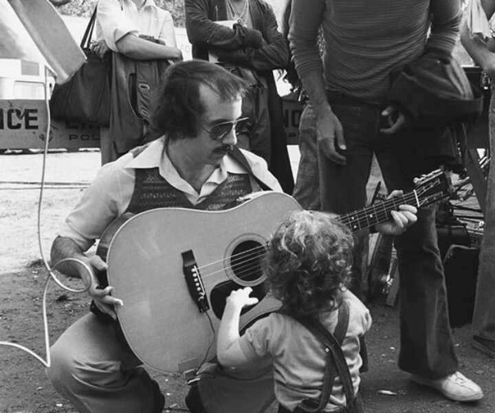 Paul Simon, Richie Havens, Harper Simon  and Peter Yarrow, Central Park, NYC. May 11, 1975. <P>Image #: WIO575_2-23a_1975  © Bob Gruen