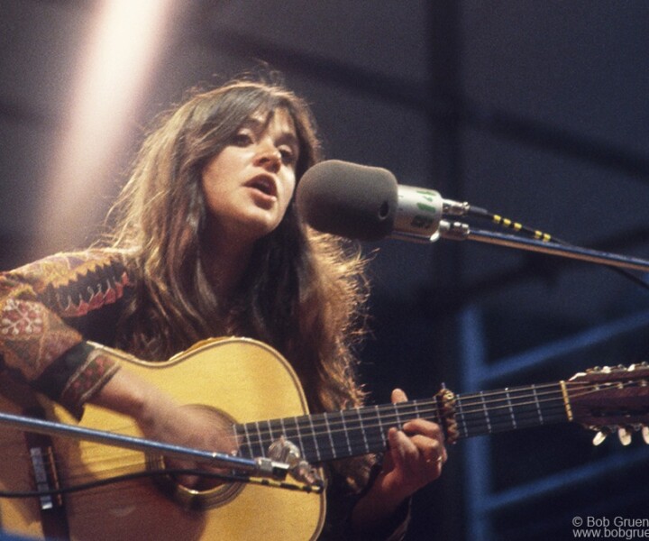 Melanie, Central Park, NYC. June 16, 1974. Image #: BU108_1974_1 © Bob Gruen