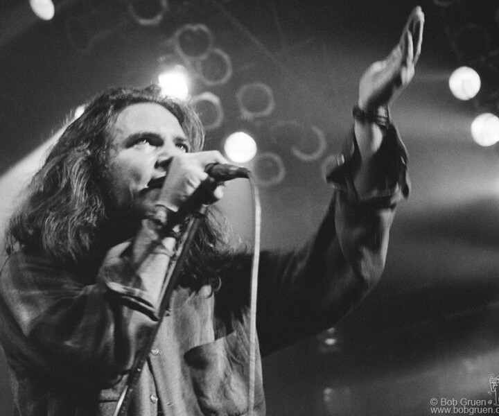 Eddie Vedder, Academy, NYC. December 31, 1992. Image #: PearlJam1292_2-16_1992 © Bob Gruen