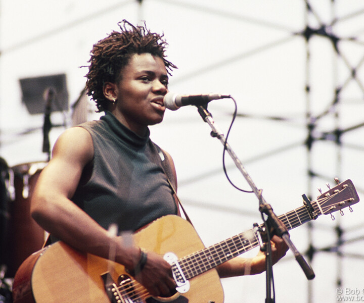 Tracy Chapman, JFK Stadium, Philadelphia, PA. September 19, 1988. Image #: AmnestyInternational988_1988_12 © Bob Gruen