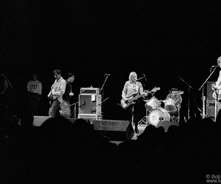 Sonic Youth, Beacon Theatre, NYC. December 2, 1994. Image #: SonicYouth1294_1-32_1994 © Bob Gruen