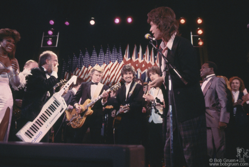 Mary Wilson, Paul Shaffer, Tom Fogerty, George Harrison, Bob Dylan, Mick Jagger, Charlie Thomas and Julian Lennon, NYC - 1988